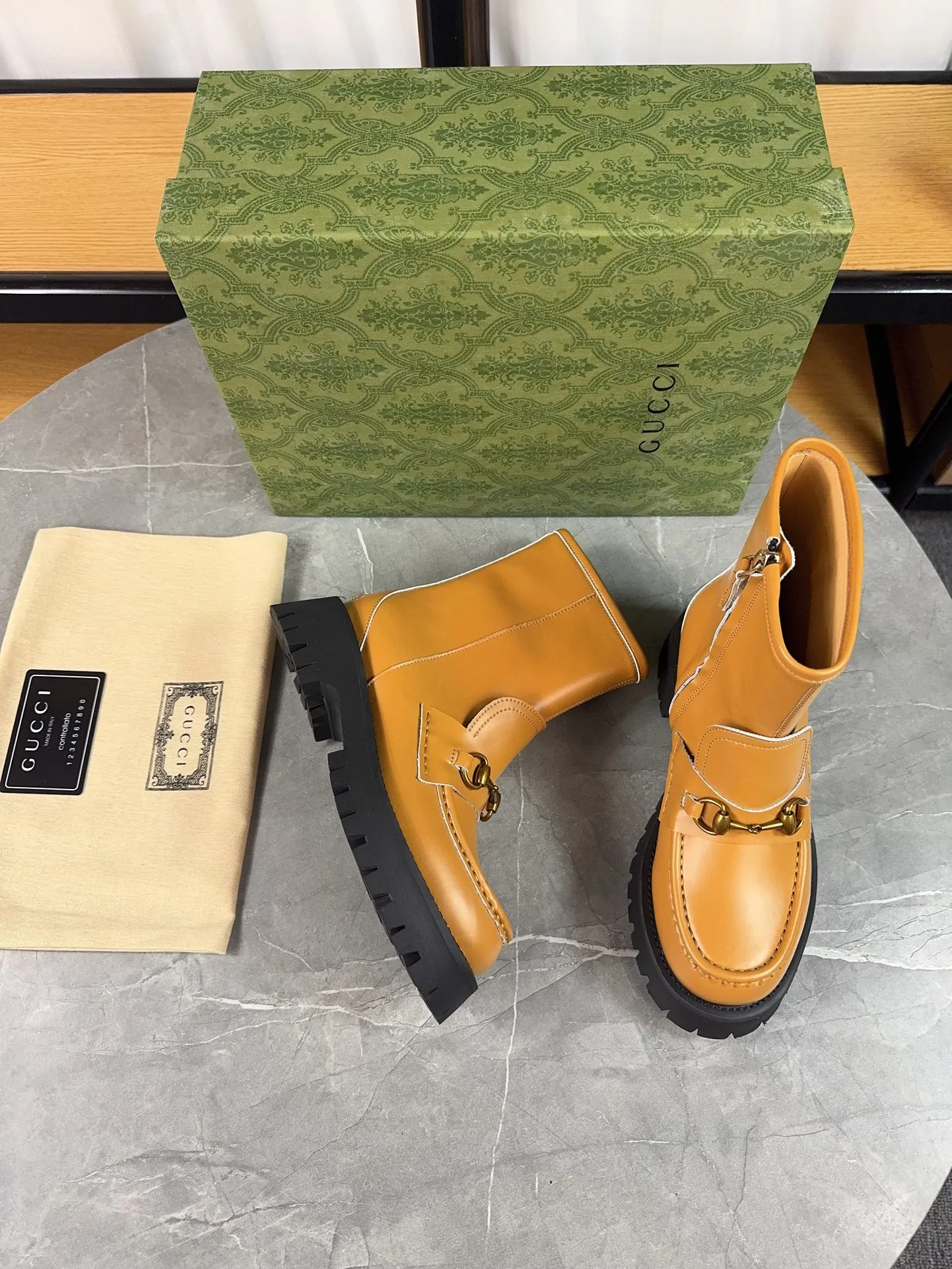 Men's shoes 💰640💰 New model from Gucci, double GG groove thick-soled loafers. The original version is made 1:1. Super beautiful quality, classic model at the counter. ❶Upper: original open-edge beaded cowhide ❷Inner lining: water-dyed cowhide ❸Feet: water-dyed cowhide ❹Outsole: ultra-light original sole ❺thick sole heightening: 3.5cn ❻Packing: original packaging ❼Number: 35-42 (41 41 customized, non-refundable) Men's model: 38-46 (45, 46 customized, non-refundable)